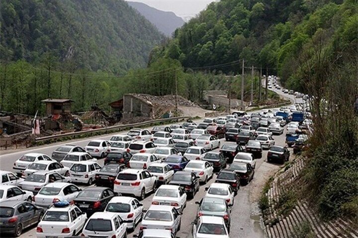 ترافیک فوق‌سنگین در محورهای شمالی کشور؛ جاده چالوس یک‌طرفه شد