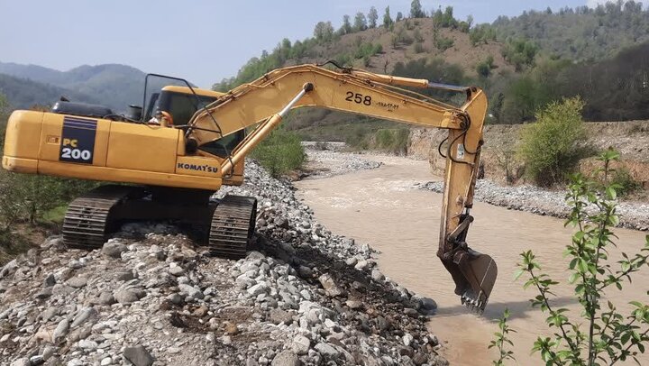 آب منطقه‌ای لایروبی بستر رودخانه‌ها در سیریک را انجام دهد