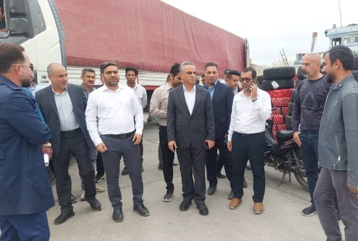 عملیات تخلیه بار در اسکله کنگان تسریع شود