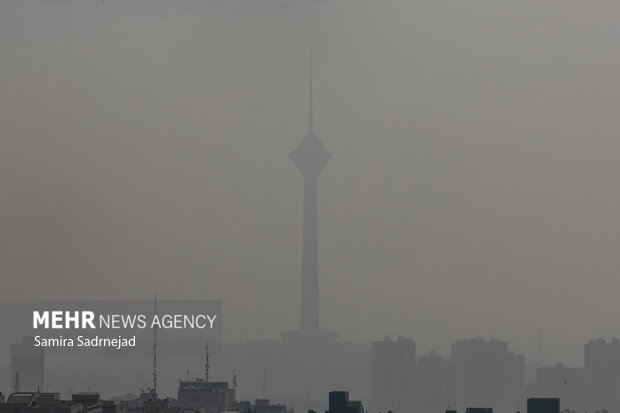 هوای تهران در آستانه شرایط قرمز قرار گرفت و پایتخت تنها ۶ روز هوای پاک داشت